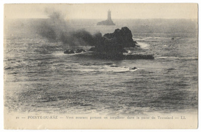 Old postcard ''LA POINTE DU RAZ - Current wind carrying a torpedo boat, Trouziard pass