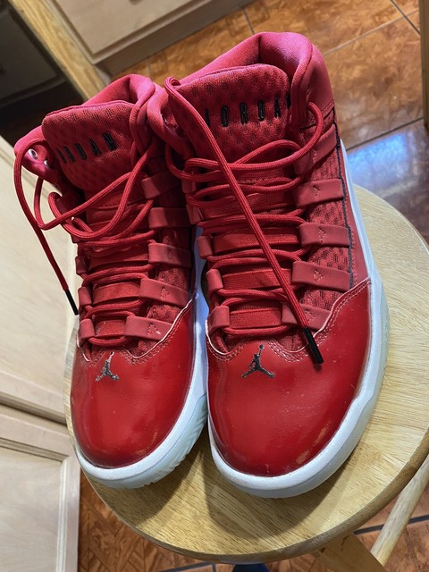 jordan max aura gym red