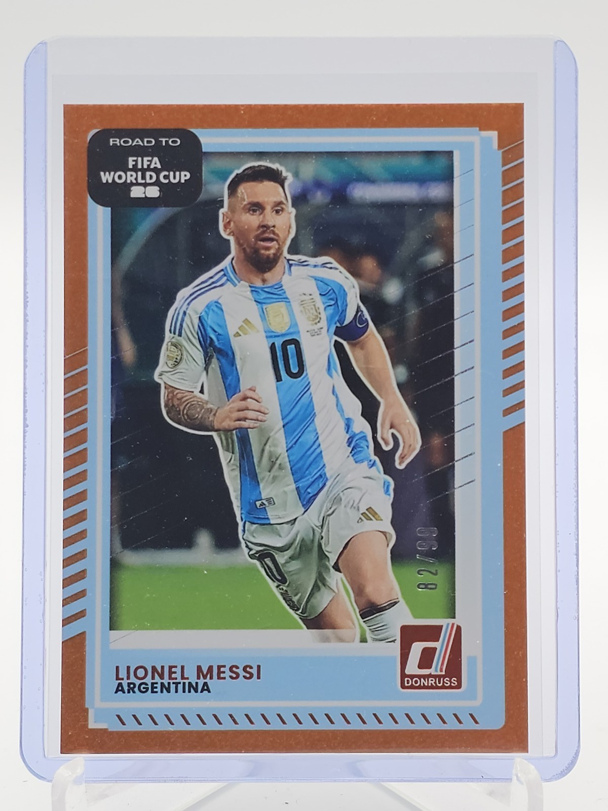 LIONEL MESSI 2025-26 DONRUSS ROAD TO FIFA WORLD CUP ORANGE /99 #154 Q2419