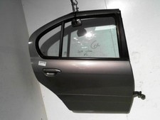Porte arrière et accessoires Nissan PRIMERA
