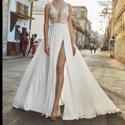 NWT L'amour Claudia White Lace Plunge Neckline Wedding Dress Size 6 Flaw | eBay NWT L'amour Claudia White Lace Plunge Neckline Wedding Dress Size 6 Flaw | eBay