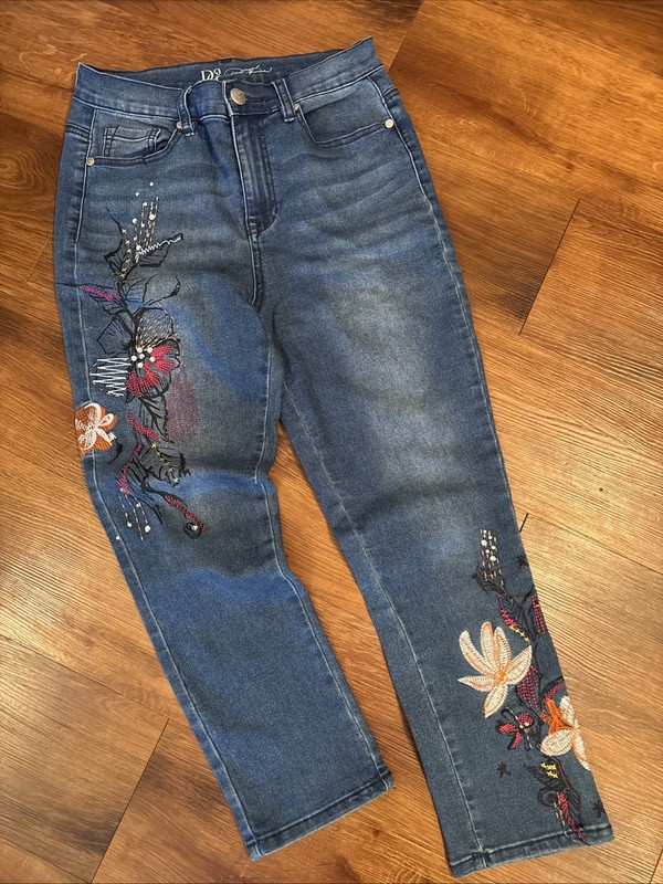 DG2 Diane Gilman Woman’s 6T Denim Blue Jeans Embroidery Embellishment Rhinestone