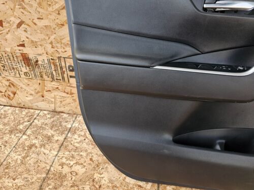 PANEL DE PUERTA CONDUCTOR DELANTERO IZQUIERDO TOYOTA RAV4 19-23 FABRICANTE DE EQUIPOS ORIGINALES CON INTERRUPTOR DE VENTANA NEGRO - Imagen 6 de 12