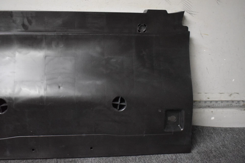 Mercedes Benz E63 AMG S 4MATIC 2018-2020 cubierta de piso OEM de fábrica Foto 3 de 4