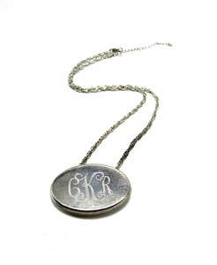Vintage-925-20-1g-Italian-Engraved-Monogram-Oval-Pendant-Chain-Necklace-CD5-BIN