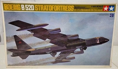 ホビー・楽器・アート TAMIYA BOEING B-52D STRATO FORTRESS Tamiya Boeing B-52D Stratofortress 1/100 Scale Model Kit No. 60025