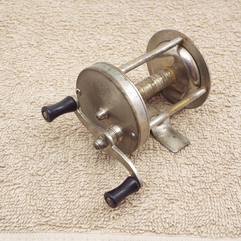 SHAKESPEARE FAVORITE 1733 MODEL HC Vintage fishing reel
