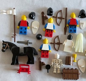 Lego Knights Royal King Castle #6090 Minifigures Horses Flags Swords Accessories