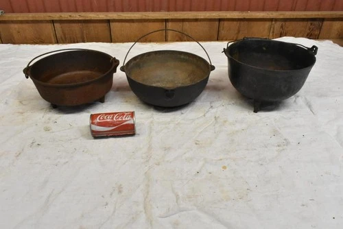 3 Antique Pots Lodge 10-CO Wagner Cast Iron Scotch Bowl #4 Bean Pot & Gate Mark