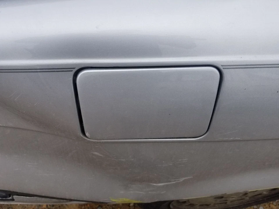 Mercedes Benz 560SL 89 1989 puerta de llenado de combustible plateada  Foto 2 de 4