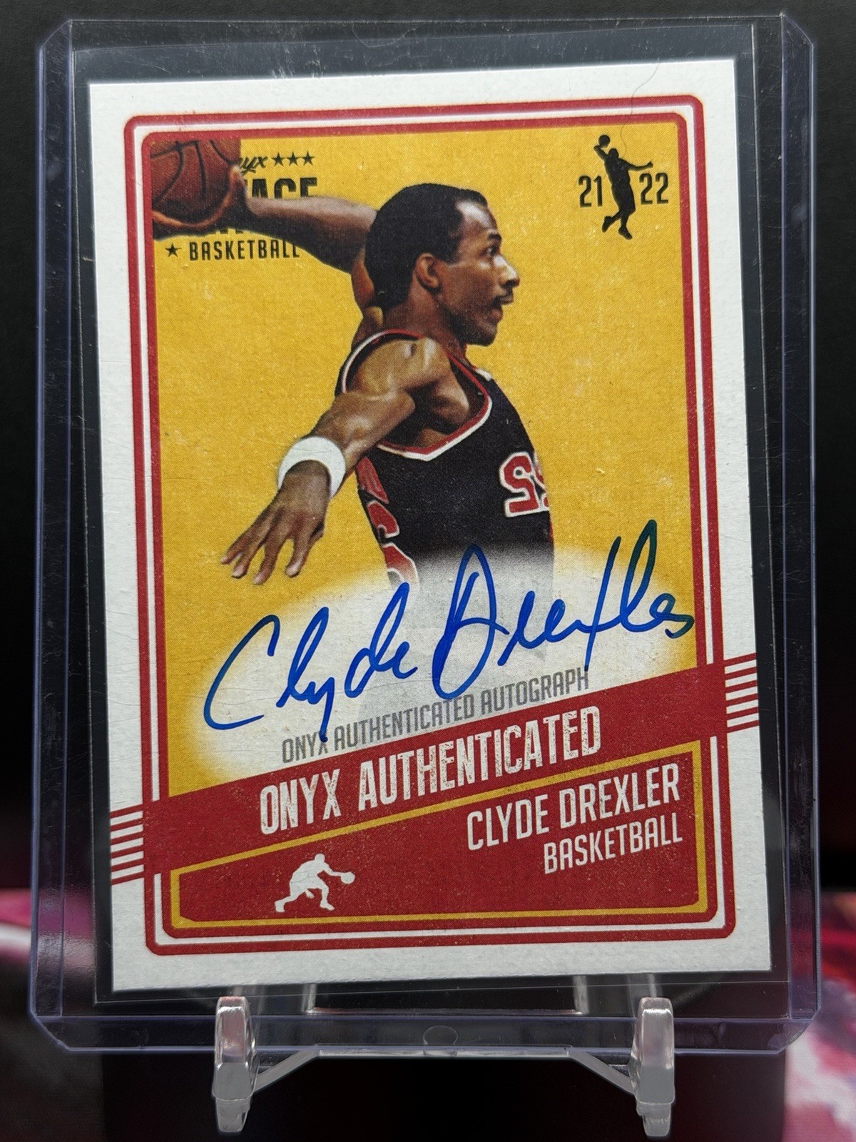 2021-22 Onyx Vintage - Clyde Drexler #VACD On Card Auto Blue Ink /50