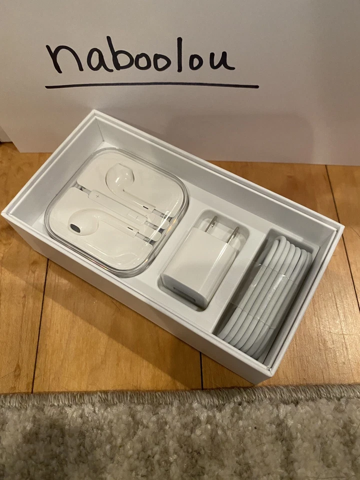 *RARE iOS 6.0* Apple iPhone 5 - 16GB - White & Silver (AT&T) - Image 4 of 4