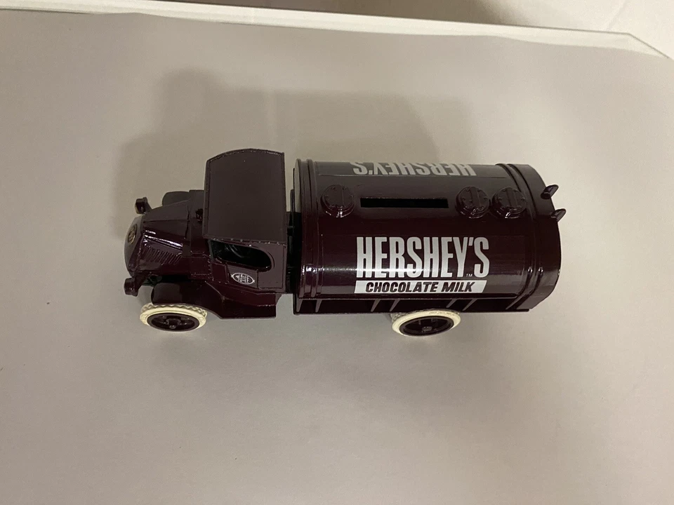 Ertl Hershey’s Chocolate Milk 1926 Mack camión cisterna banco de monedas-6 1/2” de largo Foto 3 de 4