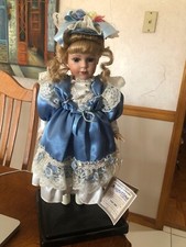 Nice Angelina Visconti Angelina Collection Limited Edition 2000 Porcelain Doll