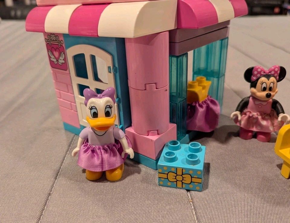 DUPLO Daisy Duck & Minnie Mouse's Bow-tique Foto 2 de 4