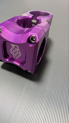 Brooklyn Machine Works Purple Vorbau 55mm 31,8mm Klemmung 28,6mm...