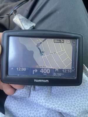 TomTom GPS Navigation System N14644 Tom Tom W/ Car Charger Mount Working Bundle