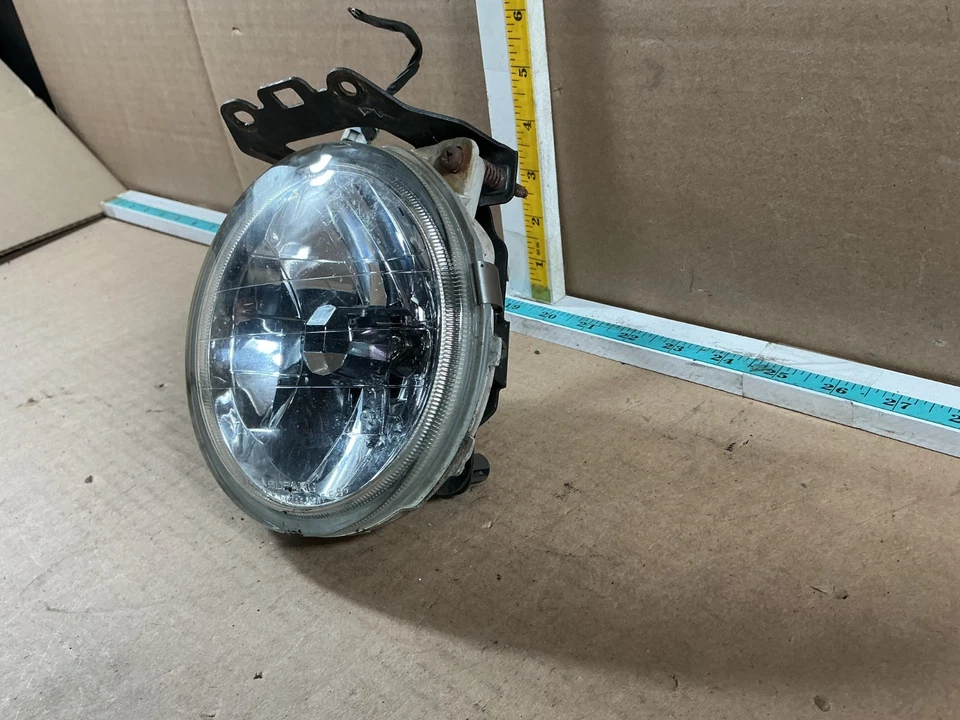 Luz antiniebla delantera izquierda del lado del conductor Subaru Legacy 2000-2004 Foto 2 de 4