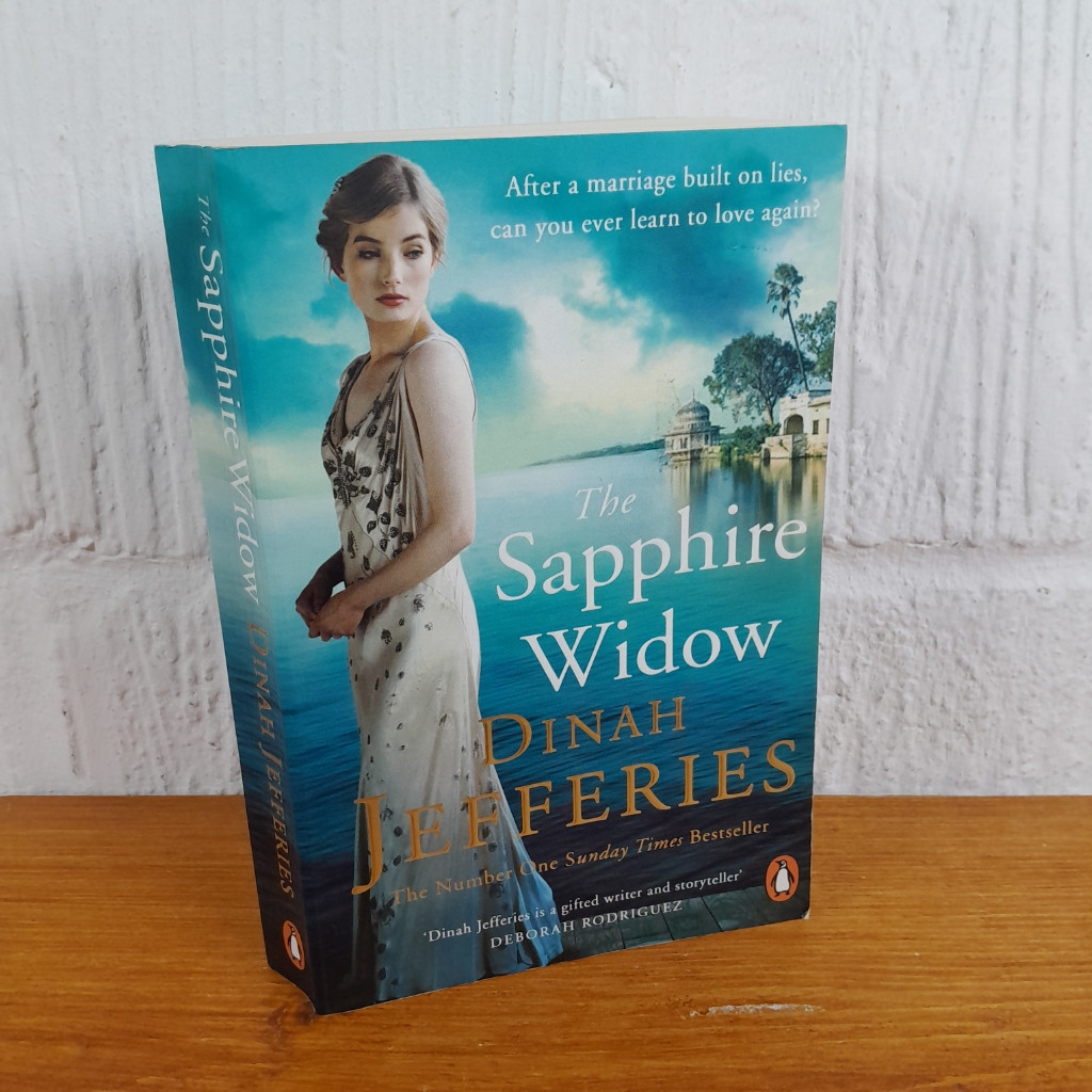 The Sapphire Widow — Dinah Jefferies