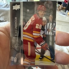2021-22 Upper Deck Series 2 - Elias Lindholm #277