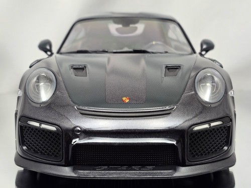 Minichamps Porsche 911 (991.2) GT2 RS Weissach Package 2018 Purple Metallic 1:18 - Picture 5 of 15