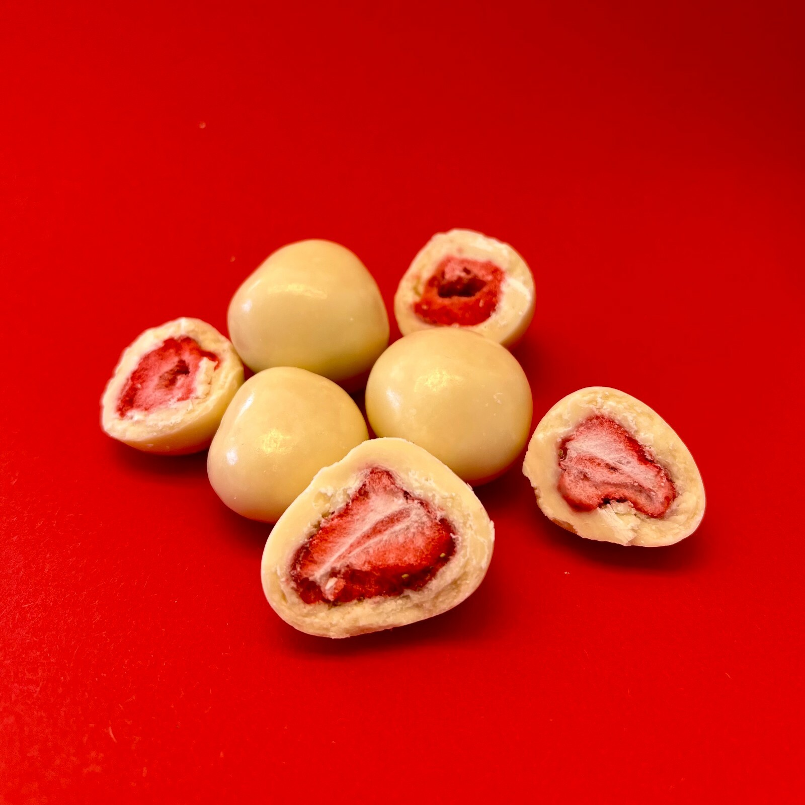 500 g Erdbeeren, gefriergetrocknet | In weißer Schokolade, Schokofrüchte