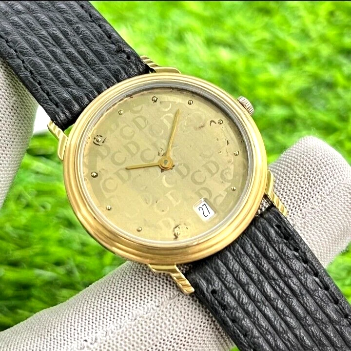 Rare montre à quartz vintage Christian Dior cadran doré de fabrication suisse 45,122,2