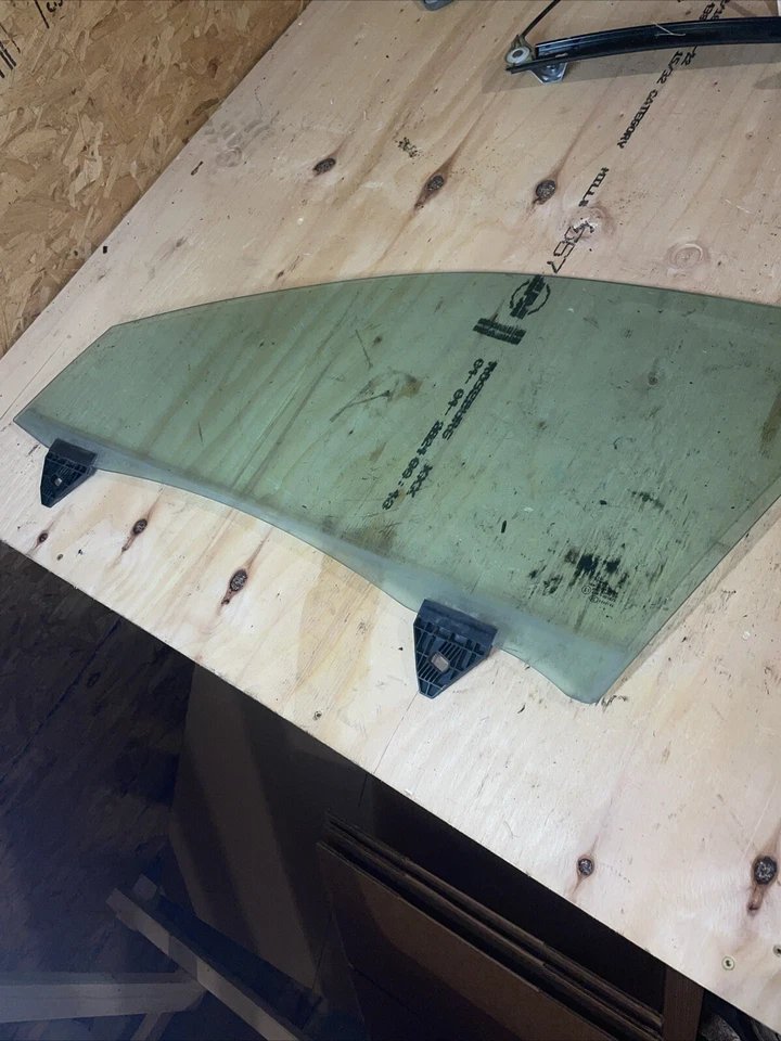 Audi A4 2002-2008 sedán puerta delantera izquierda conductor vidrio fabricante de equipos originales Foto 3 de 4