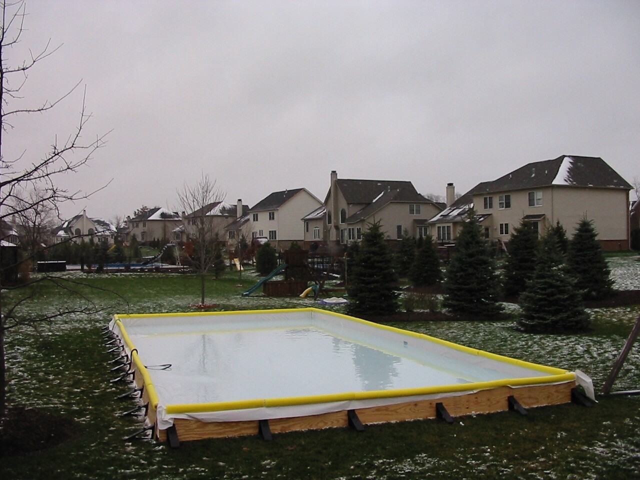 20' x 40' backyard ice rink Cuisine reunionnaise