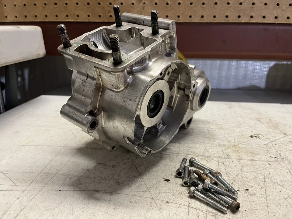 2014 Cobra CX65 Center Cases Crankcases Left And Right Center Cases HAS DAMAGE - Image 2 of 4