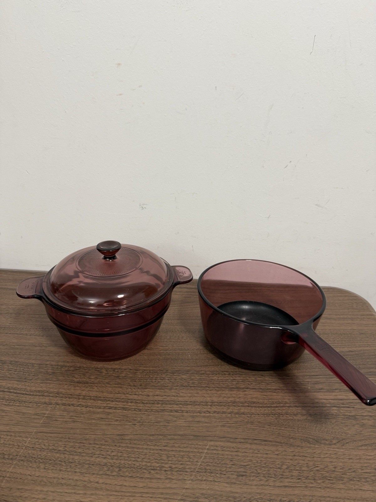 Pyrex Vision Corning Ware 1.5L Cranberry Glass Sauce Pan with Lid