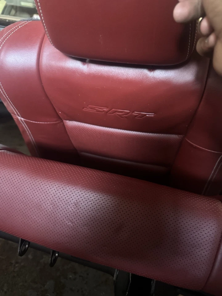 Durango SRT 2015-2024 filas completas asientos de cuero rojo Foto 4 de 4