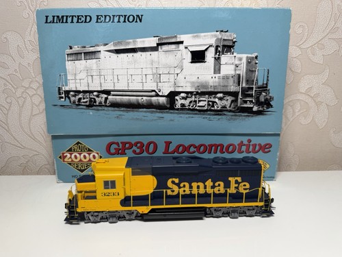 Proto 2000 HO GP30 Santa Fe 3233 DCC bestückt AT&SF verpackt 21510  | Zustand: Used