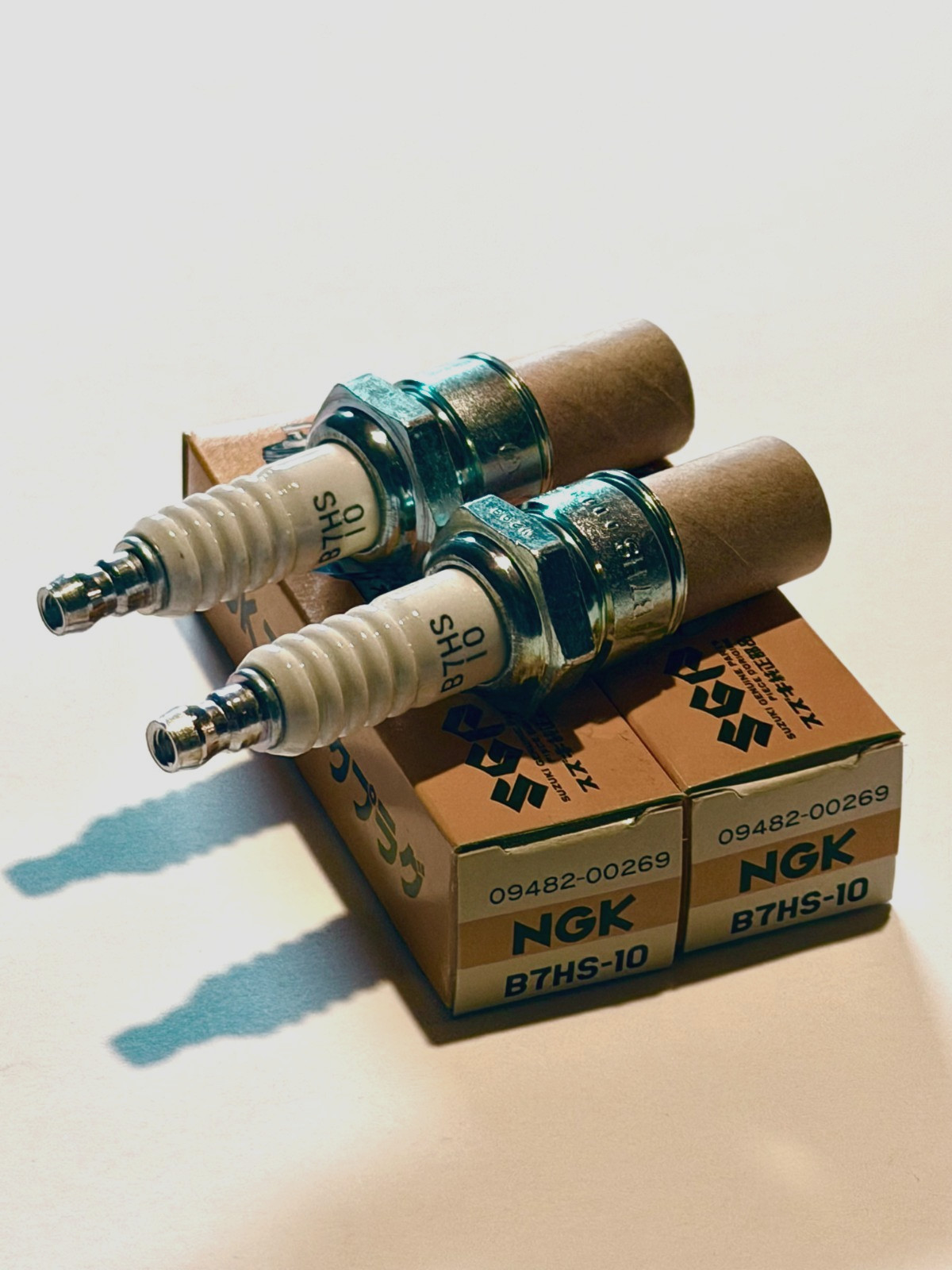 NEW NGK SGP SPARK PLUGS 2129 QTY. 2 B7HS-10 FITS SUZUKI OUTBOARD 09482-00269