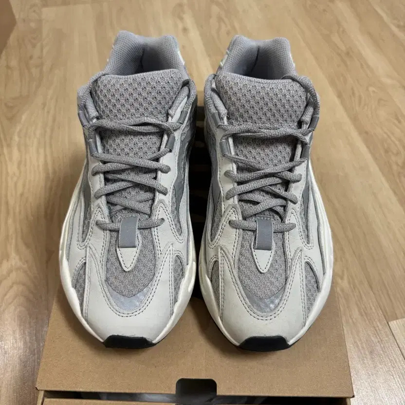 Adidas Yeezy Boost 700 V2 Static Size 255 Pre-Owned thumbnail 5