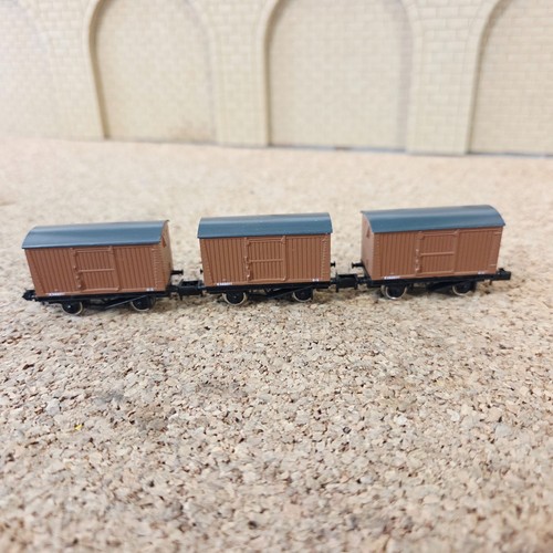 GRAHAM FARISH SPUR N 2305 12T EINZELENTLÜFTUNG. VANS SCHWADER 3 E568011 VERSANDKOSTENFREI | Zustand: Used