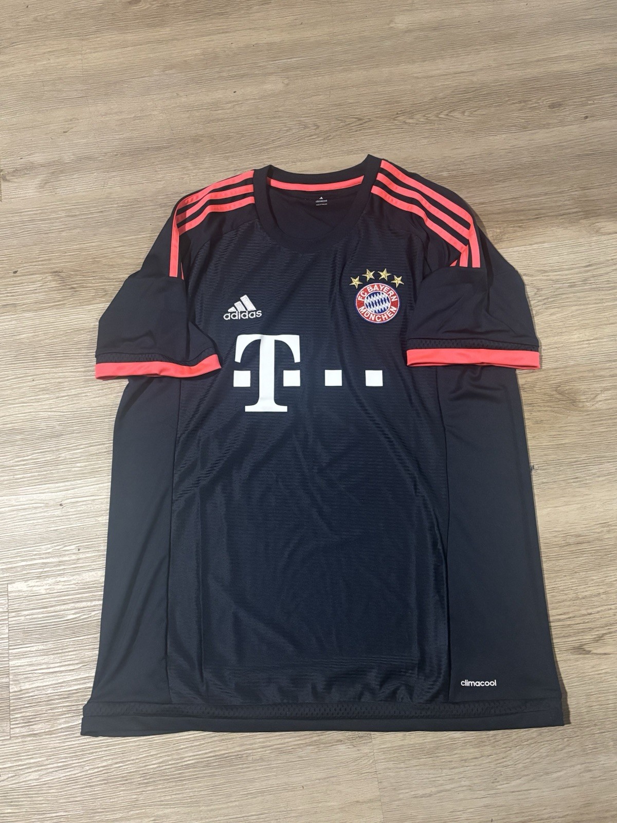 Adidas BNWT Bayern Munich 2015/16 Away Jersey Size Large