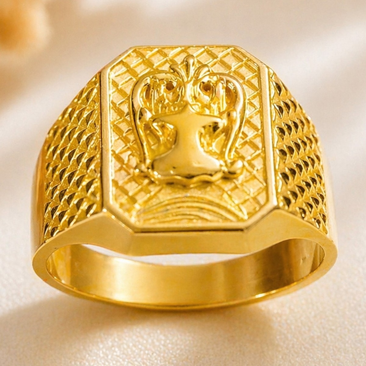 18 Kt, 22 Kt Solid Yellow Gold Russian Men'S Signet Ring Size 8 9