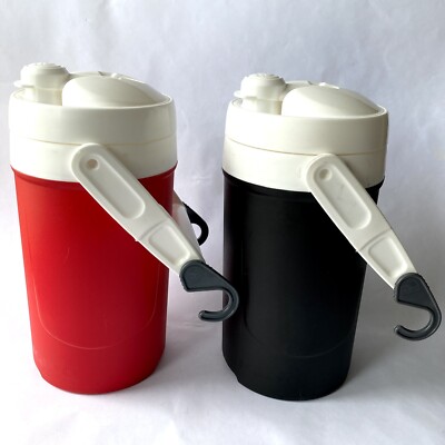 IGLOO 1/2 Gallon Sport Hook Water Jug Beverage Cooler Thermos Set Of 2