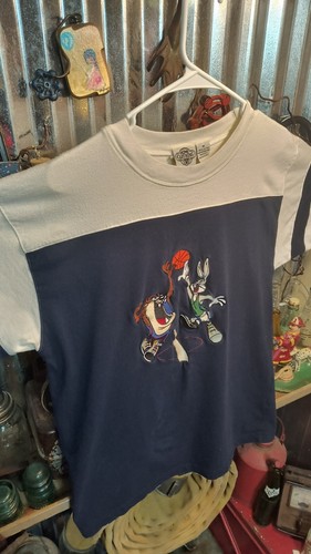 VTG Looney Tunes Embroidered ACME T-shirt 1994 Bugs Bunny & Taz Basketball Sz M - Picture 2 of 7