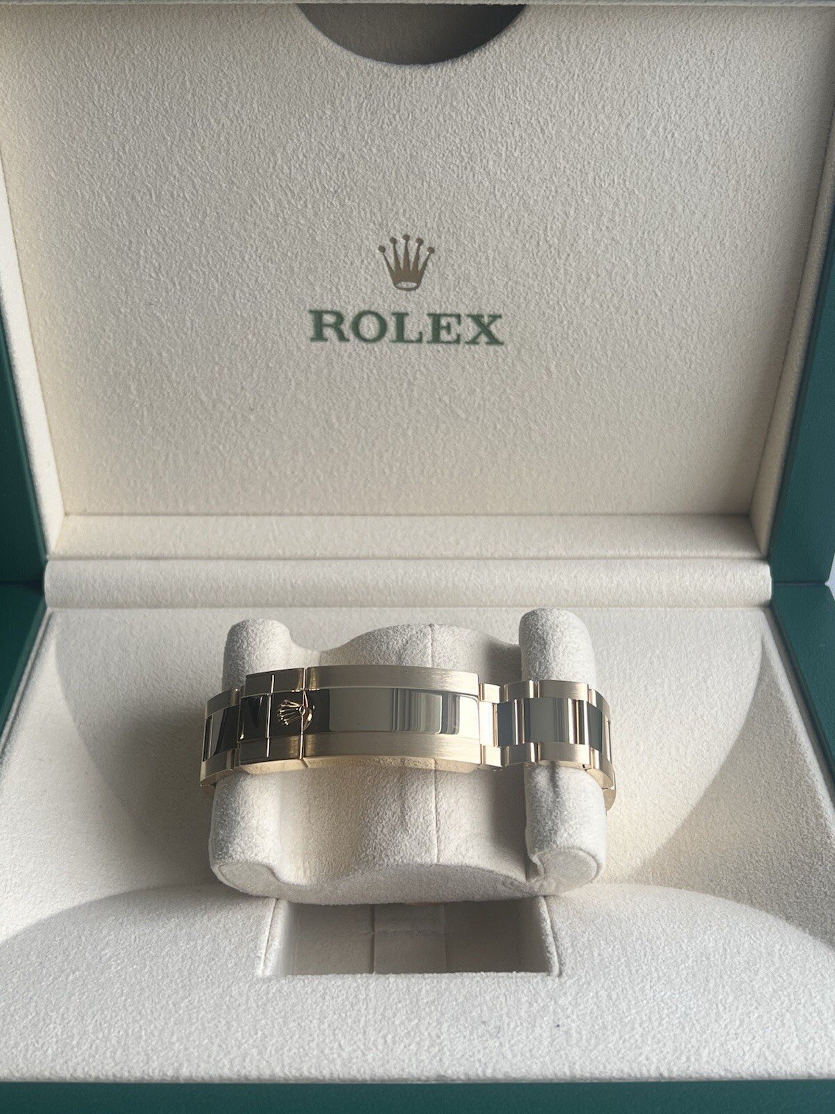 Rolex Submariner Date - 18ct Gold - 126618LB - 2022 - Unworn image 4