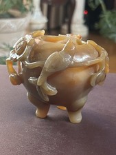Antico piccolo vaso cinese in agata intagliata