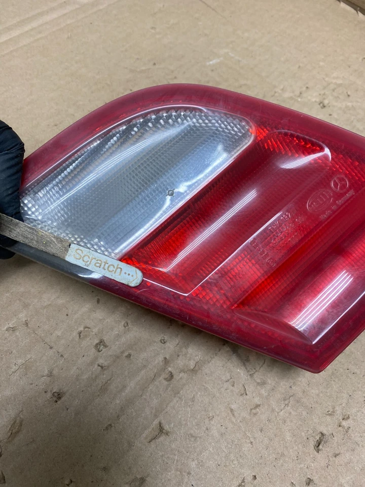Luz trasera interior izquierda conductor Mercedes Benz CLK 1998-2003 U8609 DW Foto 4 de 4
