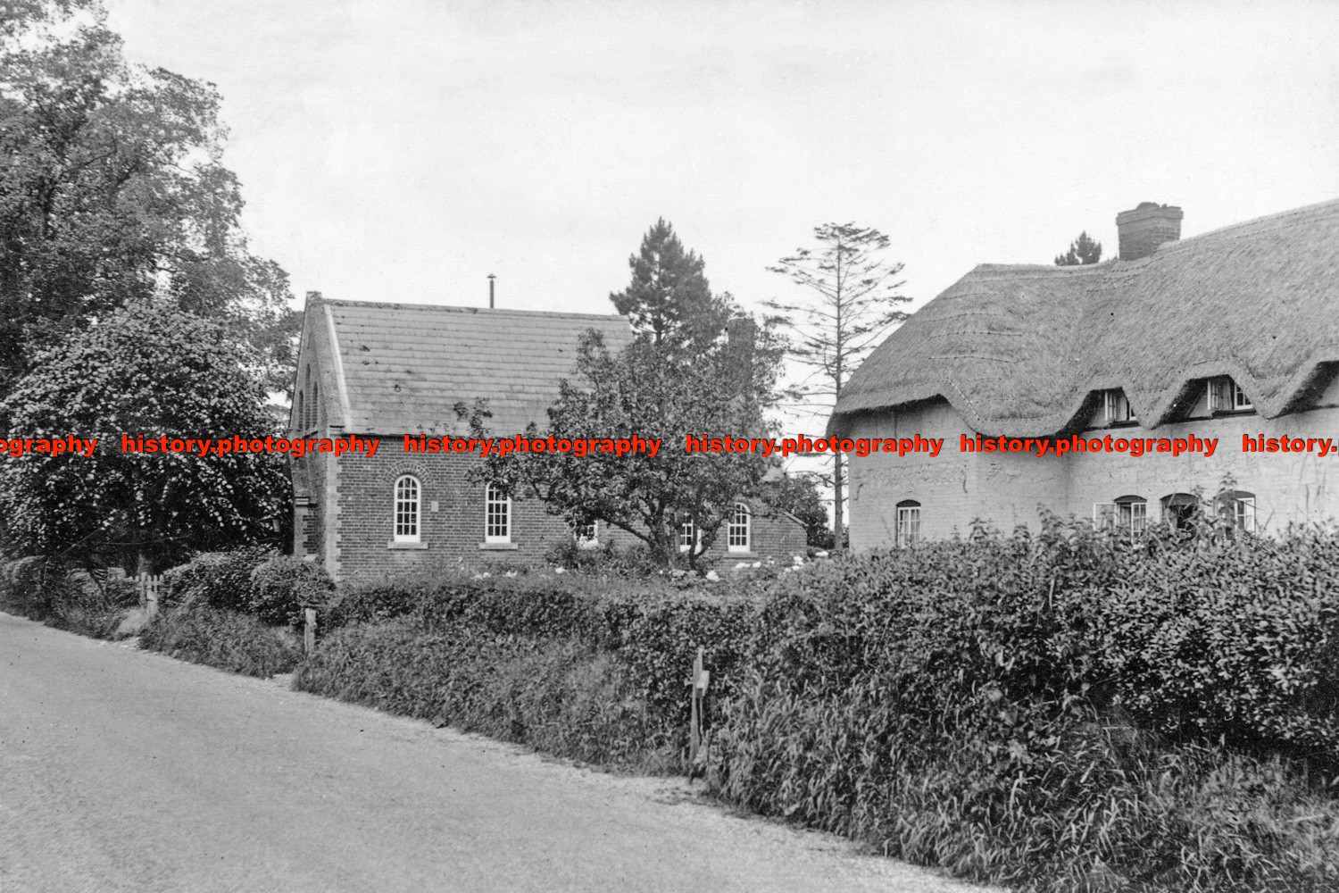 F006269 Manningford Village Wiltshire 1939