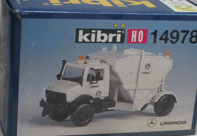 Kibri 14978     UNIMOG mit Kalksilostreuer