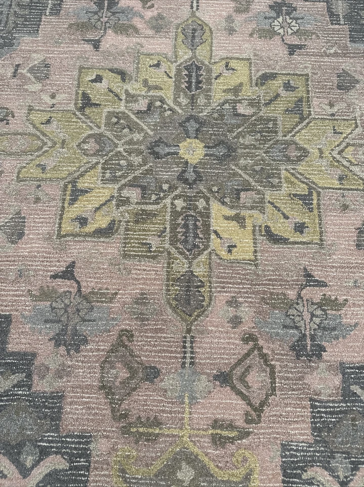 Alfombra acolchada a mano con umbral de 5' x 7' multicolor rosa gris amarillo Foto 2 de 4