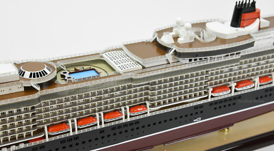 MS Queen Elizabeth Cunard Line Wooden Ship Model 39