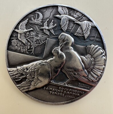 Médaille En Bronze « Deux Pigeons S’aimaient D’amour Tendre » Par Jean Vernon - Pièce Ancienne