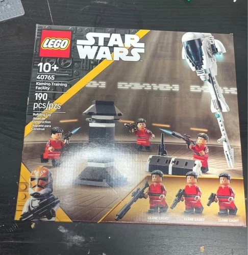 LEGO Star Wars Kamino Training Facility 40765 And Key Chain Gift With Purchase