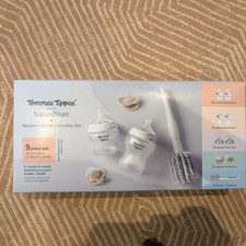 Tommee Tippee Natural Start Newborn Starter Set Anti-Colic Baby Bottles 420